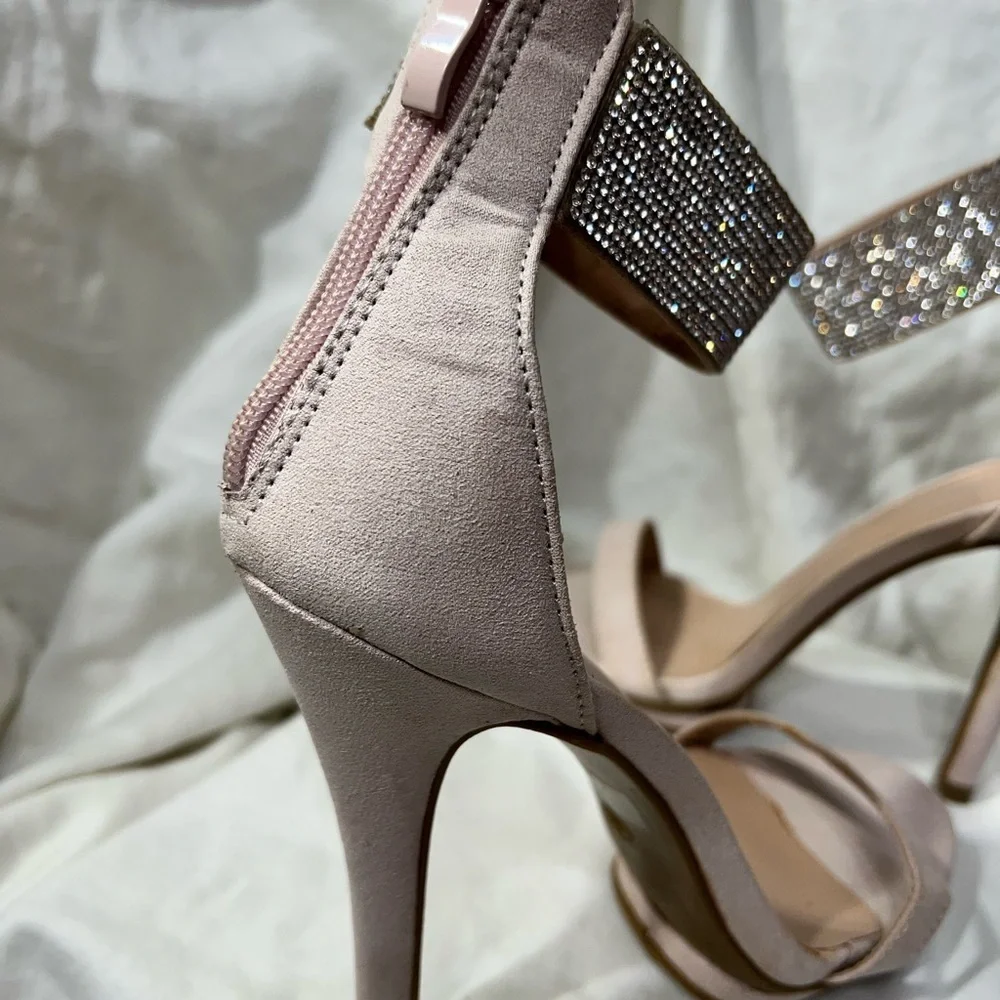 LOV MARK LADYS PINK 4 3/4” INCH HEEL NEVER WORN W/RHINESTONE ANKLE STRAP☑️